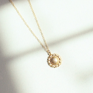 14K ゴールドフィルドネックレス | ひまわりネックレスペンダント | 防水 | ゴールドレイヤーネックレス | 女性へのギフト | デイジーネックレス