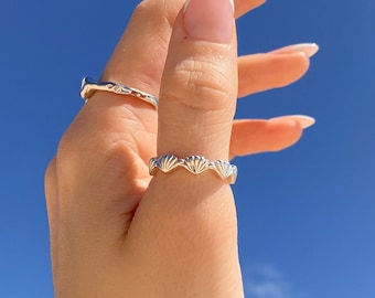 Seashell Minimalist Ring in 925 sterling silver ∙ Beach Jewelry ∙ 1 Size Fits All ∙ Hypoallergenic ∙ Boho Chic ∙ Waterproof