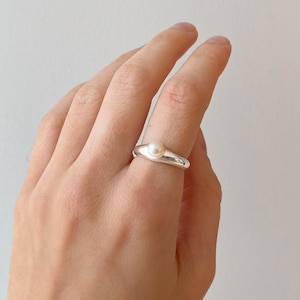 COCO - 925 Sterling Silver Pearl Ring ∙ 18K gold Open Ring ∙ Simple Dainty Adjustable Ring ∙ Pearl at the center