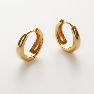 18 karat guld Vermeil Hoops örhängen ∙ Huggies Gold Hoop ∙ 18 mm Utvändig diameter 2,5 um ∙ Julklapp till henne ∙ Hypoallergen ∙ VATTENTÄT