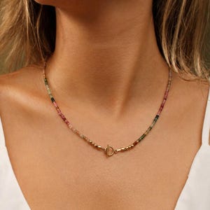 FLORENCE - Rosagrönt turmalinpärlhalsband · 14k guldfyllt spänne · Färgglad ädelstenspärlhalsband · Flerfärgade smycken