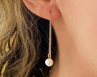 Lucy - Long Threader Pearls Earrings in 14kGF · Chain Threader · Ear Threads Slide Chain · Dangling pearl earrings · Long chain earrings