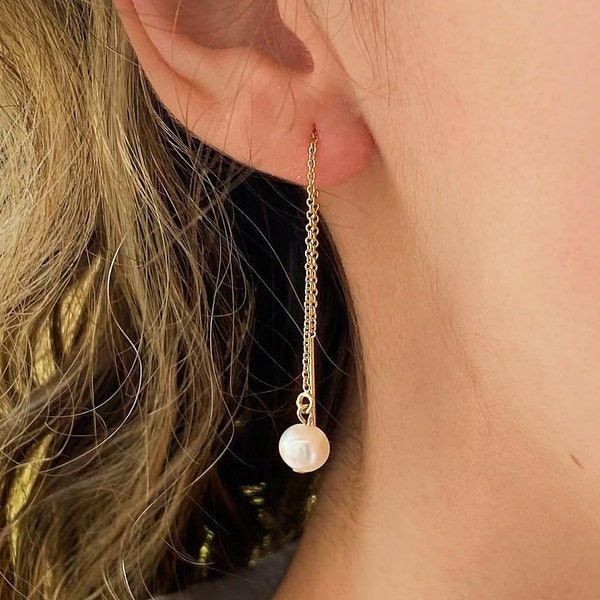 Lucy - Long Threader Pearls Earrings in 14kGF · Chain Threader · Ear Threads Slide Chain · Dangling pearl earrings · Long chain earrings