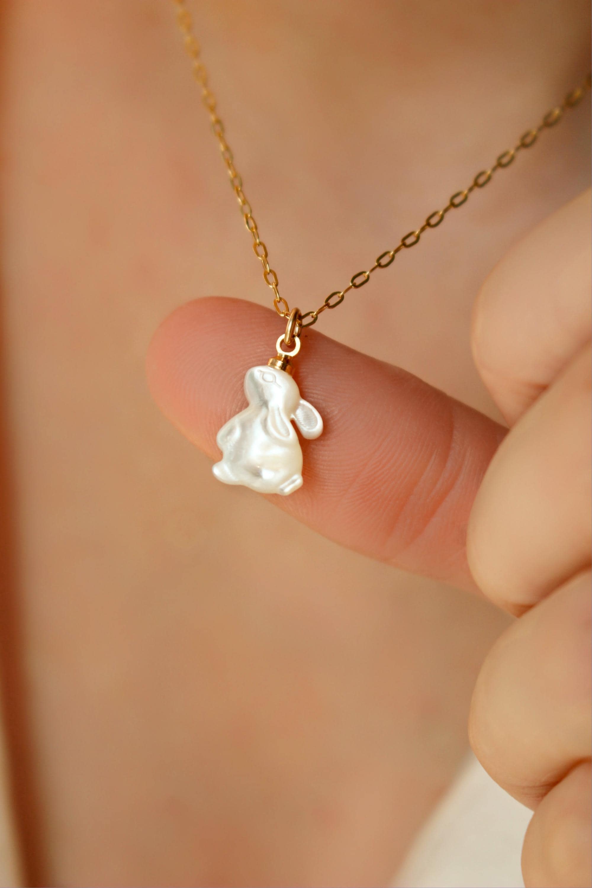 ネックレス・ペンダント VVV Pearl Rabbit Surgical Necklace BFK139 Amazon.com: 14K Gold Rabbit Necklace, Freshwater Pearl