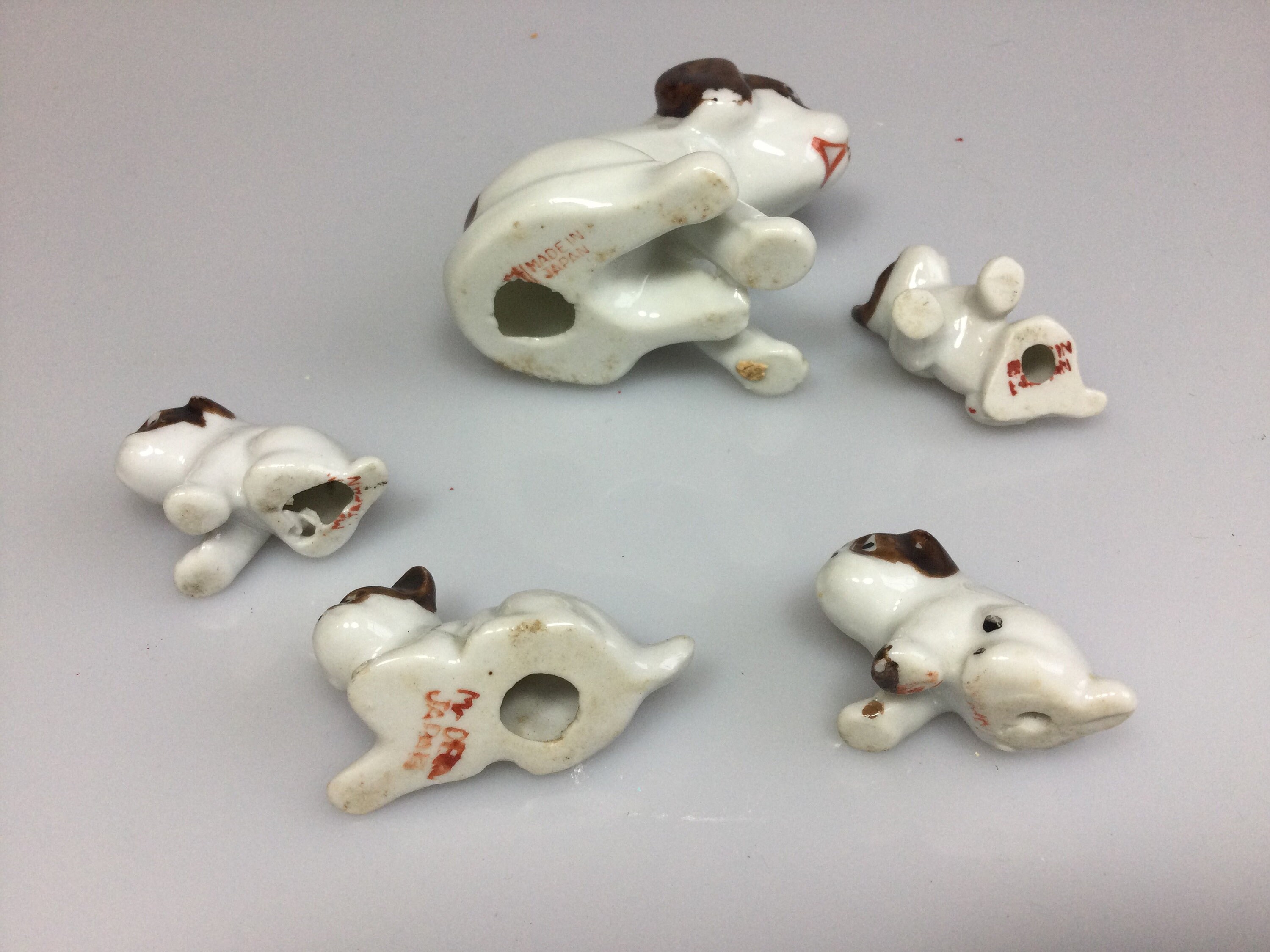 Set of 5 Porcelain Beagle Dog Figurines Mom and Her 4 Puppies | Etsy