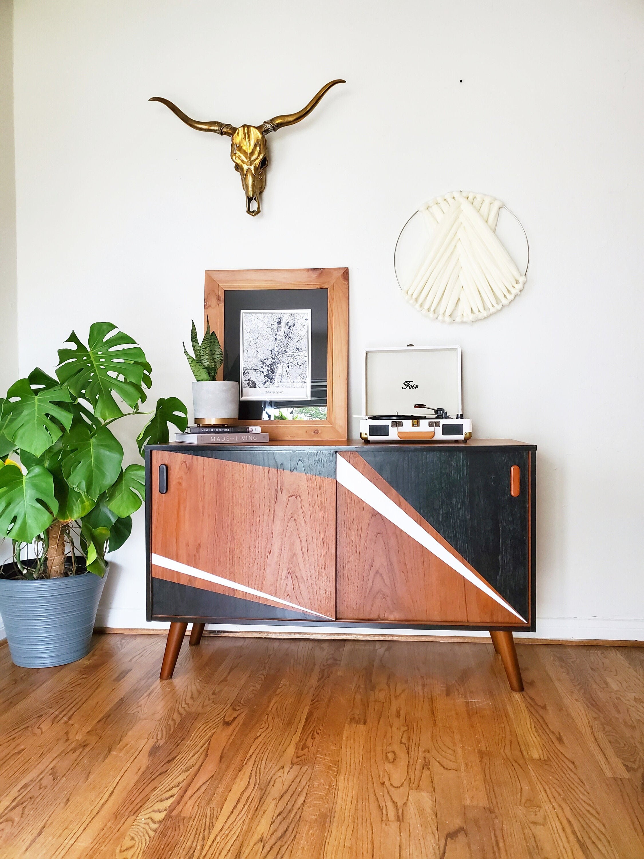 Gabinete moderno del soporte de teca danés de mediados del | Etsy