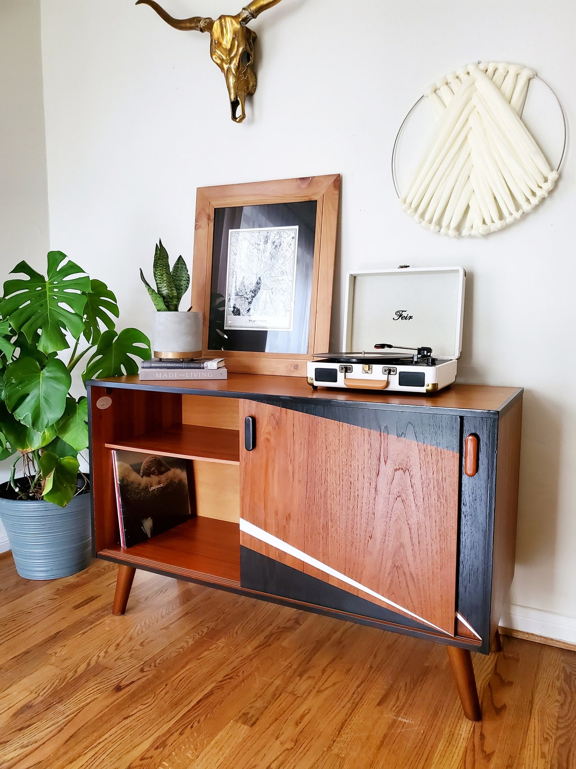 Gabinete moderno del soporte de teca danés de mediados del | Etsy