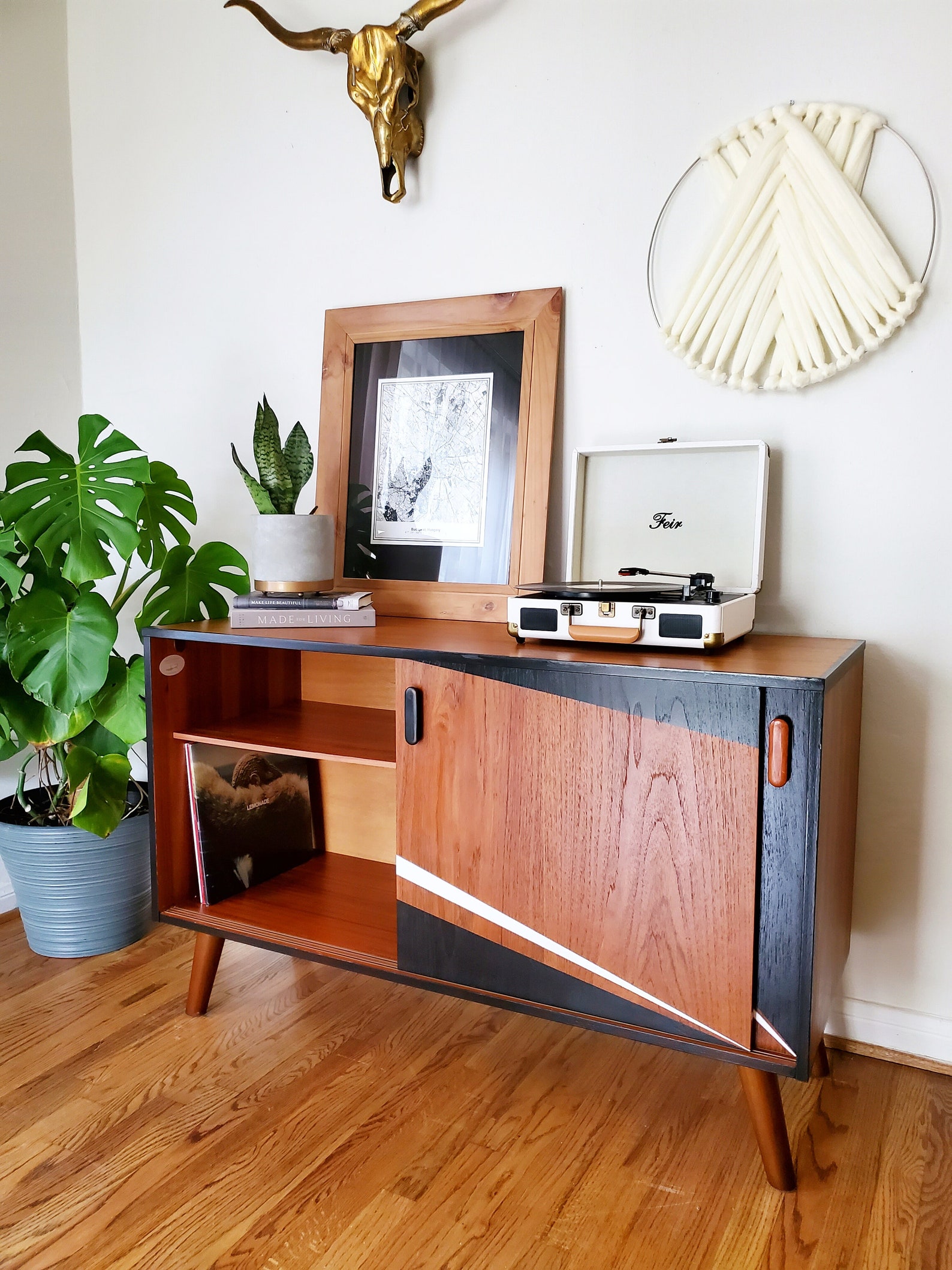 Gabinete moderno del soporte de teca danés de mediados del | Etsy