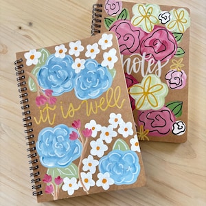 Cuaderno A5 pintado a mano para estudio bíblico o notas • Diseños florales con versículos bíblicos para inspirar • Caligrafía personalizada