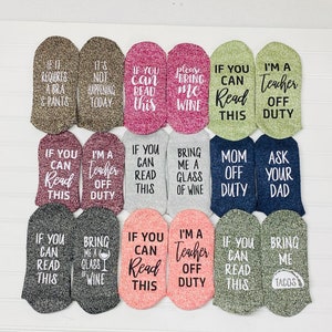 Cadeau pour professeur, fin d'année scolaire, fête des mères, vin. Maman. Si vous comprenez bien ces chaussettes, faites un cadeau pour elle. Pour les femmes. Maman chien. Chaussettes fantaisie