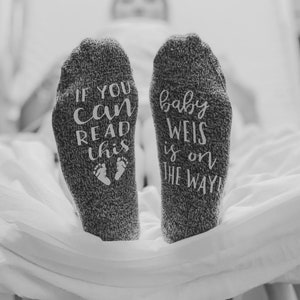 Prezent dla mamy w ciąży, Wychowywanie małego człowieka, Ciąża, Nowa mama, Skarpetki dla mam, Dziecko w drodze!, Przyszła mama, Prezent na baby shower, Dzień Matki