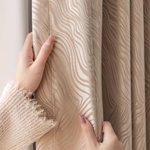 VENTE 2 panneaux 80 x 103 po (42 po. fini largeur par panneau) tissage abstrait rideau beige crème brillant brillant draperie chambre à coucher occultant pli pincement