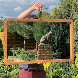 Espejo grande de madera maciza con correa de cuero, Espejo de pared moderno con marco rectangular de madera, Espejo con marco de esquina redondeada para sala de estar, baño