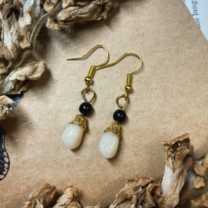 Human tooth and onyx bead dangly earrings, memento mori mourning jewelry, gothic gift, natural history, oddities & curiosities