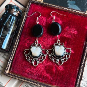 Human molar tooth & black glass earrings, memento mori mourning jewelry, jet vulcanite Victorian, cottagecore, oddities curiosities