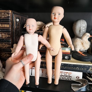 Muñeca de porcelana bisqué, curiosidades y rarezas, muñeca embrujada espeluznante, antigüedad victoriana vintage