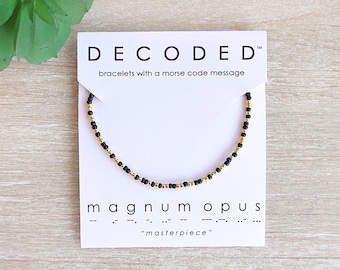 MAGNUM OPUS - Pulseras Código Morse - Frases Latinas - Obra Maestra - Pulsera Latina - Joyería Código Morse - Regalos de Estímulo