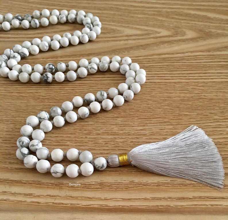 Howlite Mala Necklace 8 mm, Knotted 108 Mala Beads, White Gemstone Mala Necklace, 108 Howlite Necklace Tassel Mala, Meditation Prayer Beads zdjęcie 3