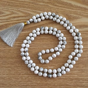 Howlite Mala Necklace 8 mm, Knotted 108 Mala Beads, White Gemstone Mala Necklace, 108 Howlite Necklace Tassel Mala, Meditation Prayer Beads zdjęcie 4