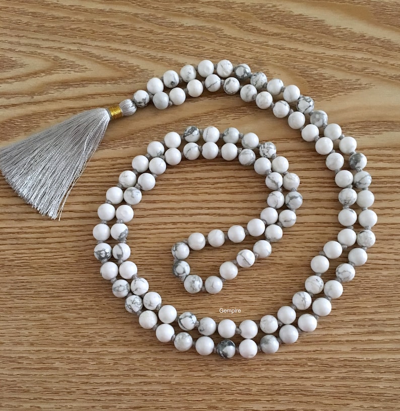 Howlite Mala Necklace 8 mm, Knotted 108 Mala Beads, White Gemstone Mala Necklace, 108 Howlite Necklace Tassel Mala, Meditation Prayer Beads zdjęcie 4