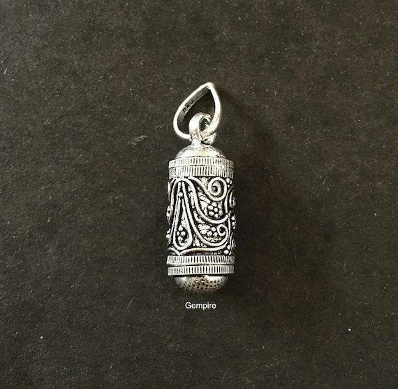 Bodhisattva's Eyes or Eye of Buddha Nepalese Gao Om Prayer Box Pendant –  iBodhi.com