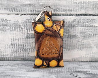 Unique designer keychain handmade\Guitar Pick Holder, Tiger Design