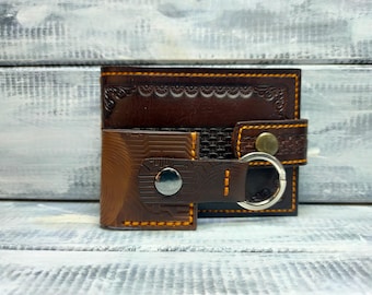 Cartera minimalista de piel repujada con llavero / Curtida vegetalmente, cosida a mano