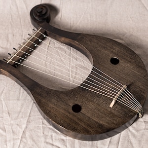 Gallic lyre / Celtic lyre