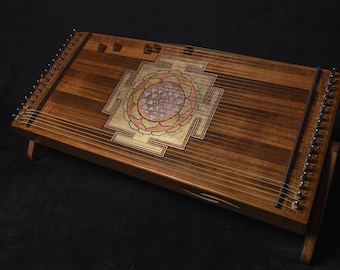 Monocordio de 34 cuerdas con el poder del Srī Yantra