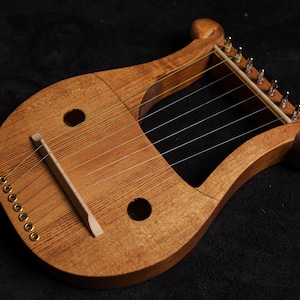 Handmade Compact Alder Lyre Harp - Portable Musical Instrument