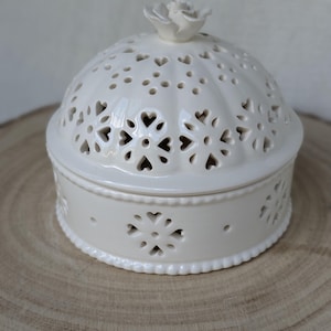 Vintage Hartley Greens & Co Leeds pottery cream Lidded Trinket box potpourri bowl