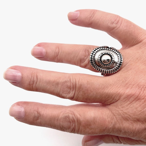 Etnisch verzilverde ring - verstelbaar / boho sieraden