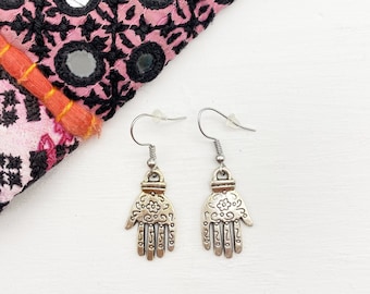 Lucky Hands earrings engraved with floral patterns / Ethnic boho boho jewelry