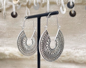 Pendientes de aro étnicos grandes en baño de plata con acabado antiguo / Joyería tribal boho étnica boho