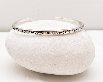 Silver-plated half bangle bracelet engraved with ethnic motifs / Boho gypsy ethnic boho jewelry