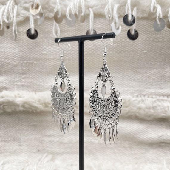 Boucles D'oreilles Argent Paire De Boucles D'oreilles Pendantes En Argent Massif 925 - Ancien, Style Ethnique Et Créateur, Dormeuses, Occasion Mais Charmant ! Boucles D'oreilles Argent Massif