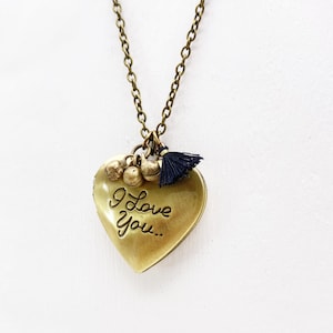 Halskette mit Herzanhänger „Ich liebe dich“ mit Glöckchen und schwarzem Mini-Pompom / Boho-Schmuck im Ethno-Stil