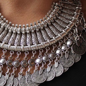 Collier plastron berbère avec des pièces de monnaie orientales / Bijoux bohème ethnique boho image 5