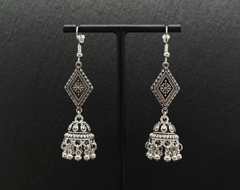 Pendientes Jhumka de plata con acabado antiguo / Joyería bohemia étnica Boho