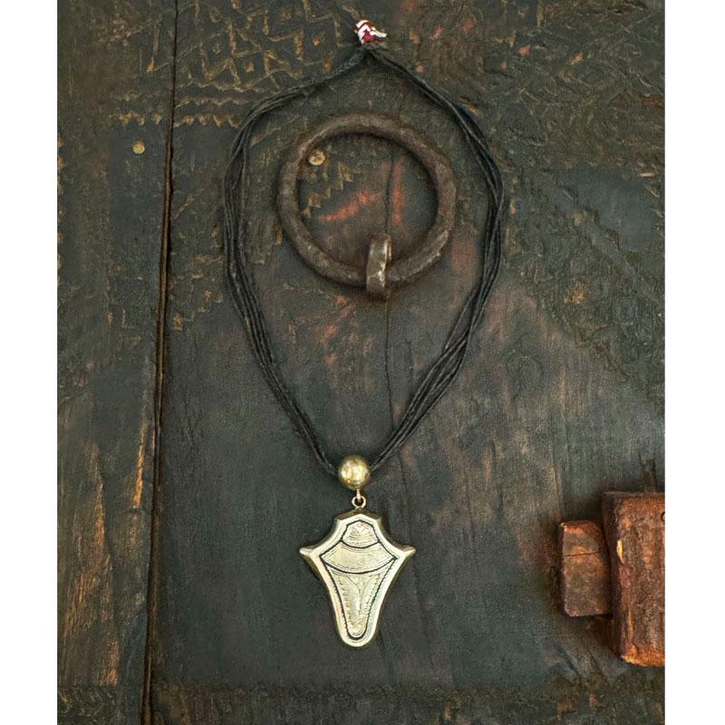 Collier Berbère Demi-lune En Argent Ciselé - Motifs Ethniques Sud Maroc - Occasion Bon état