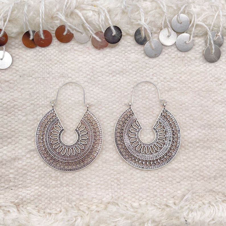 Große ethnische Creolen aus Silber mit Antik-Finish / Boho-Ethno-Boho-Tribal-Schmuck Bild 3