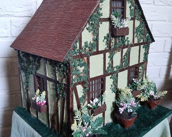 Maison de poupée de conte de fées faite main : style à colombages rustique, jardin de poterie miniature