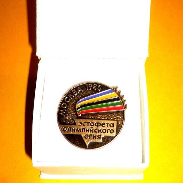 1980 Olympic Games Moscow USSR Original Olympic TORCH RELAY Pin Badge  Very Rare!!!   Very Nice!!!   Free Shipping!!!