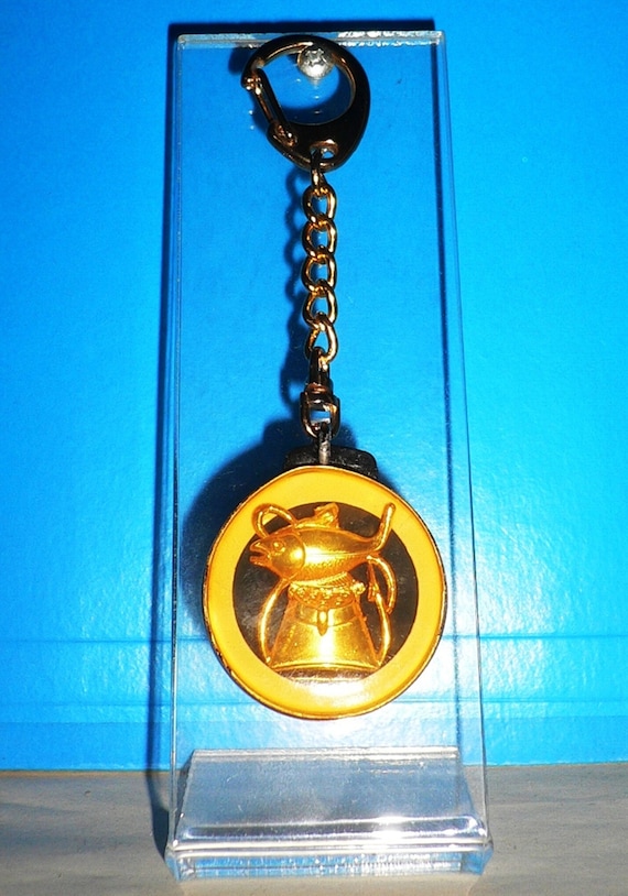 Collectible Vintage Old Gold Tone Keychain with F… - image 1