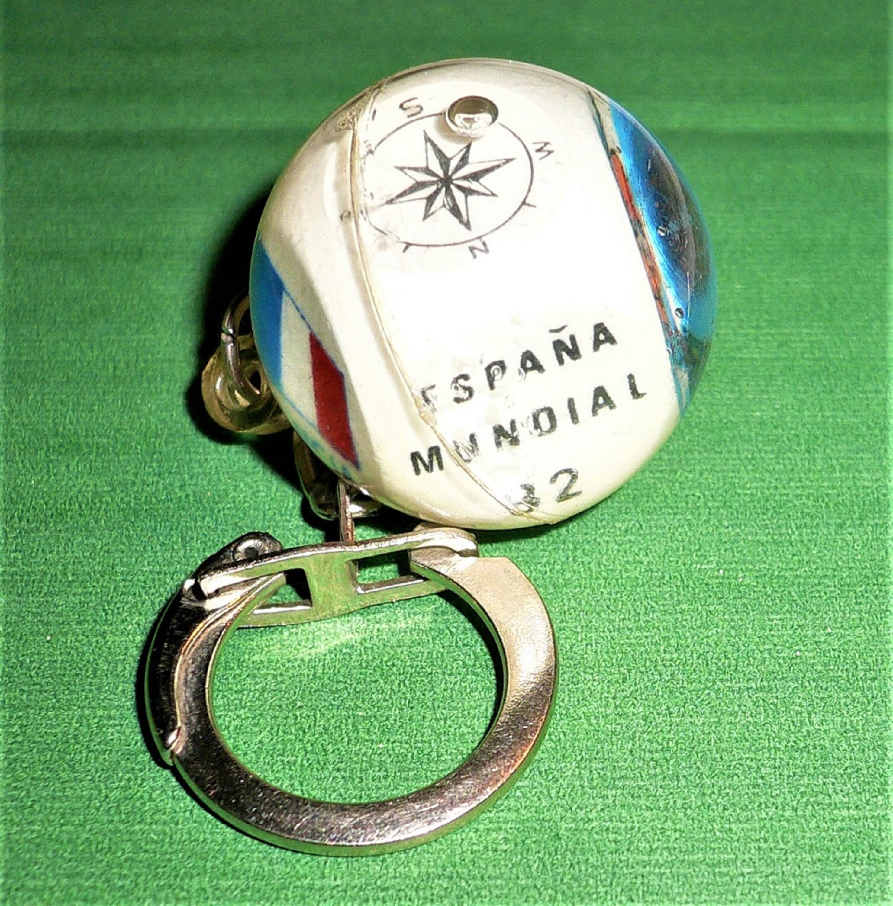 PORTE CLE ESPAGNE 1982 COUPE DU MONDE DE FOOTBALL PIECE 1 VINTAGE