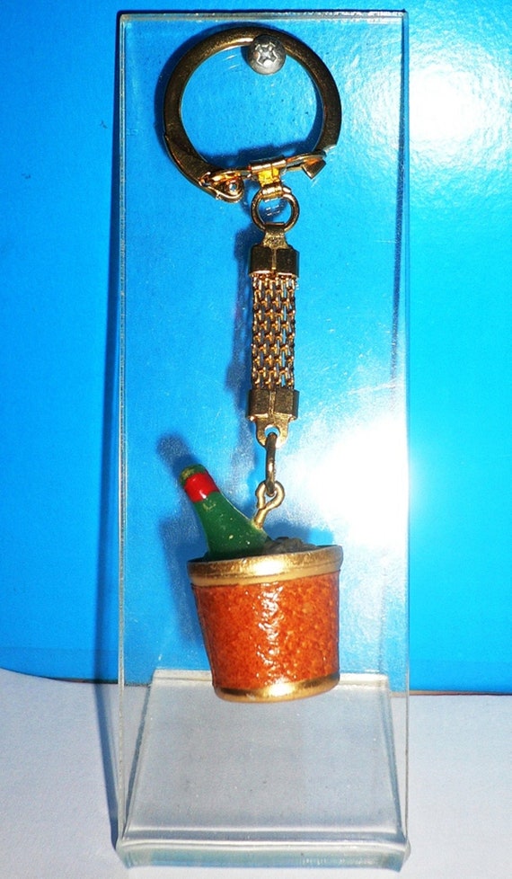 Collectible Vintage Souvenir Keychain Champagne Wi