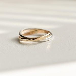 Bague torsadée russe en or 14 carats et argent 925, cadeau pour elle, anneau de serrage à emboîtement, bague minimaliste martelée, alliances russes