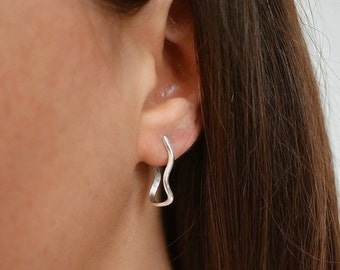 Boucles d'oreilles ondulées faites main en argent sterling 925, Créoles en argent minimales, Boucles d'oreilles en argent, Cadeau pour elle, Boucles d'oreilles simples