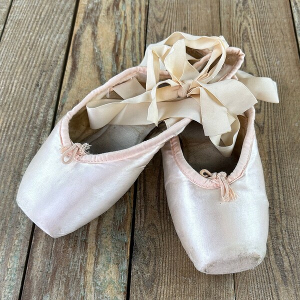 toe shoes ballet