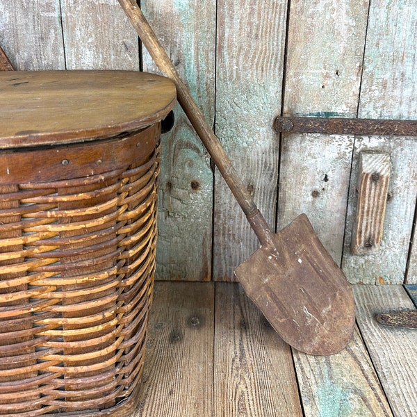 Vintage Child's Shovel - Shabby Old Wooden Kid's Toy Shovel - Vintage Garden Decor